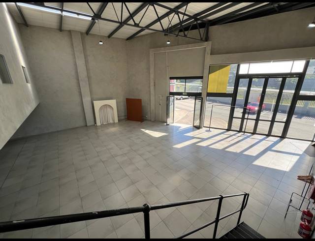 346M² SHOWROOM TO LET IN OLIVEDALE